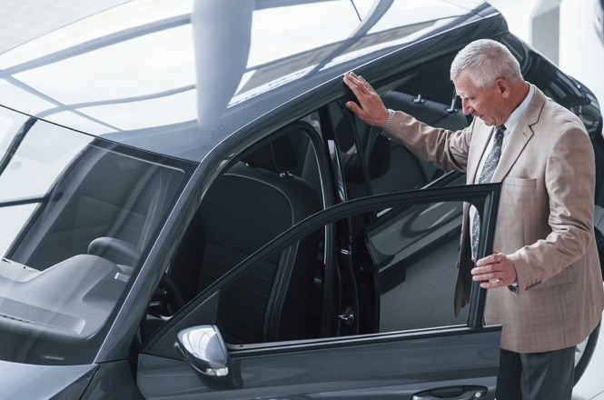 Carro de luxo não é impenhorável sem comprovação de necessidade especial de seu dono