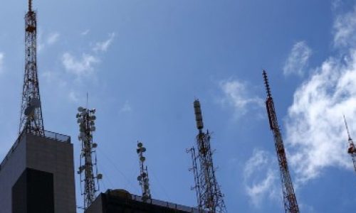 STF invalida exigência de licenciamento para torres de celular no RN
