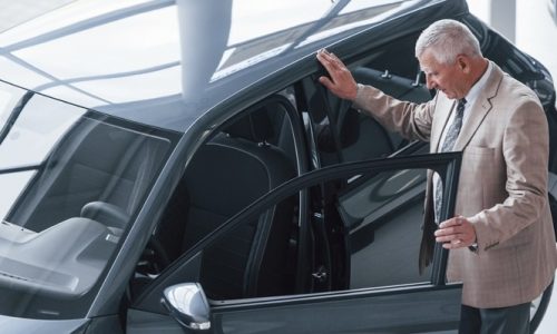 TJSC - Carro de luxo não é impenhorável sem comprovação de necessidade especial de seu dono